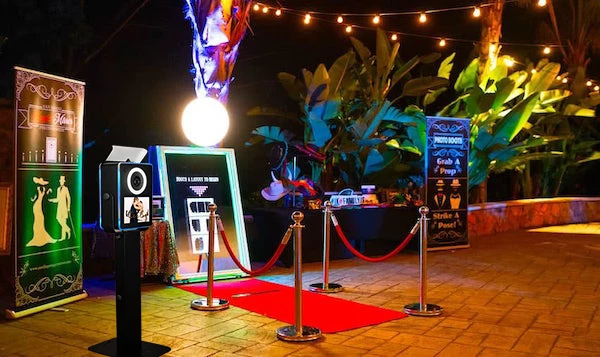 Fotomatón y Espejo Mágico en Barcelona para bodas y eventos