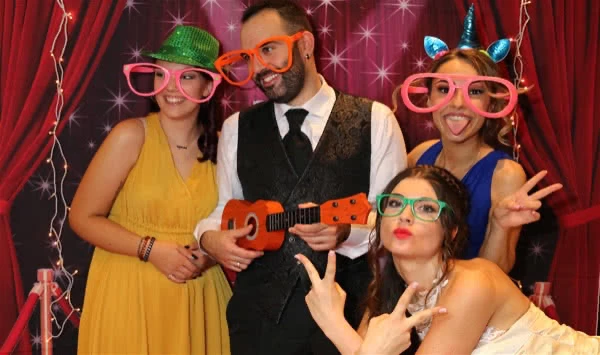 Alquiler de Fotomatón y Espejo Mágico para bodas en Tarragona